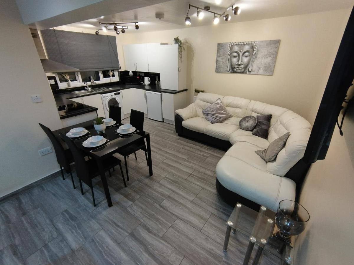 Queens Holiday Apartment Pembroke Dock Dış mekan fotoğraf