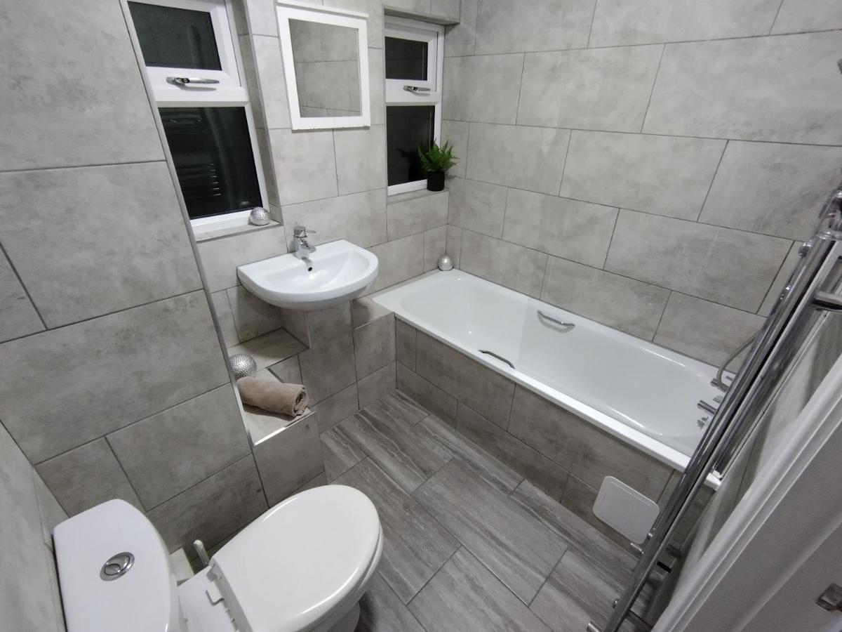 Queens Holiday Apartment Pembroke Dock Dış mekan fotoğraf